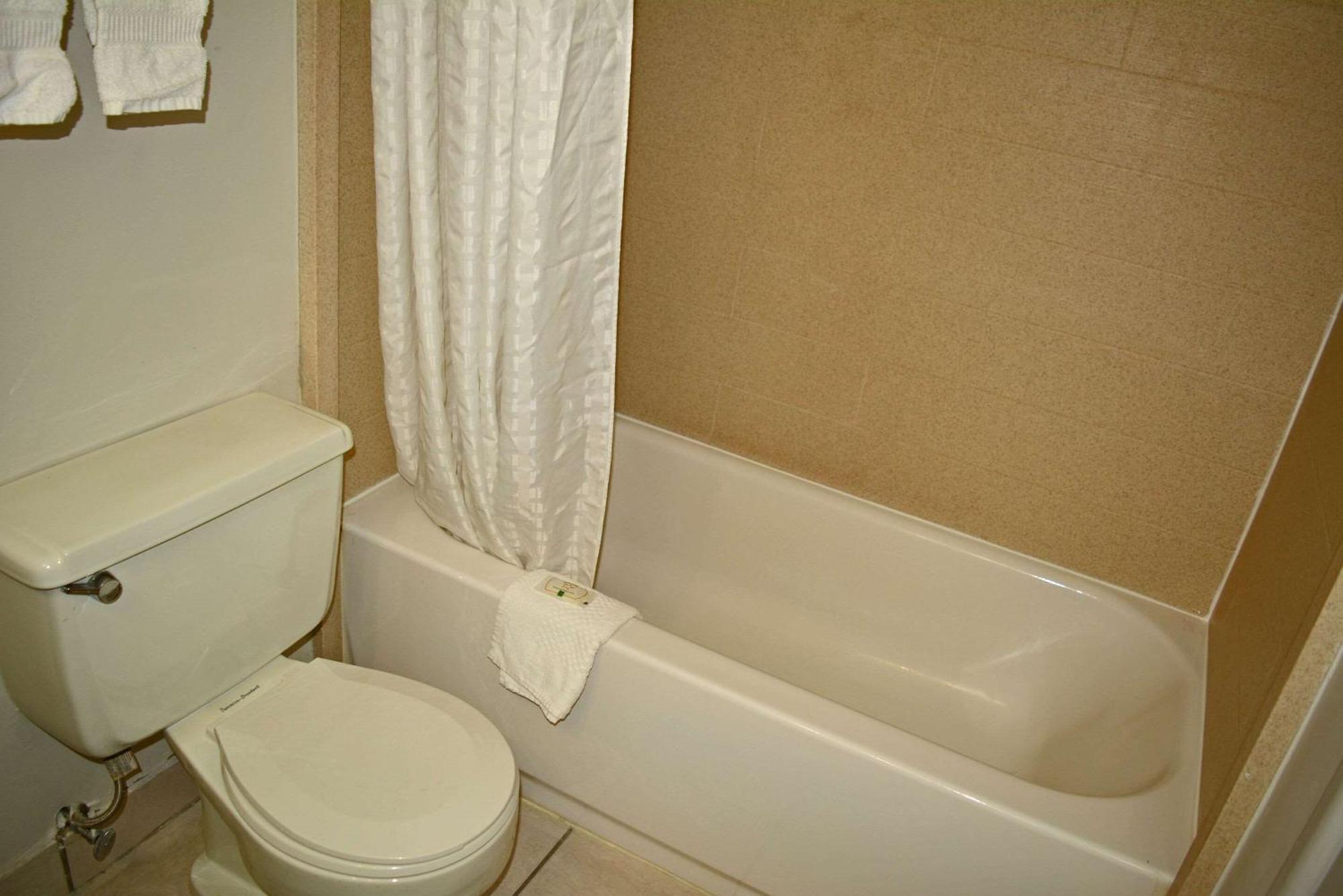 Hotel Quality & - Carrier Circle