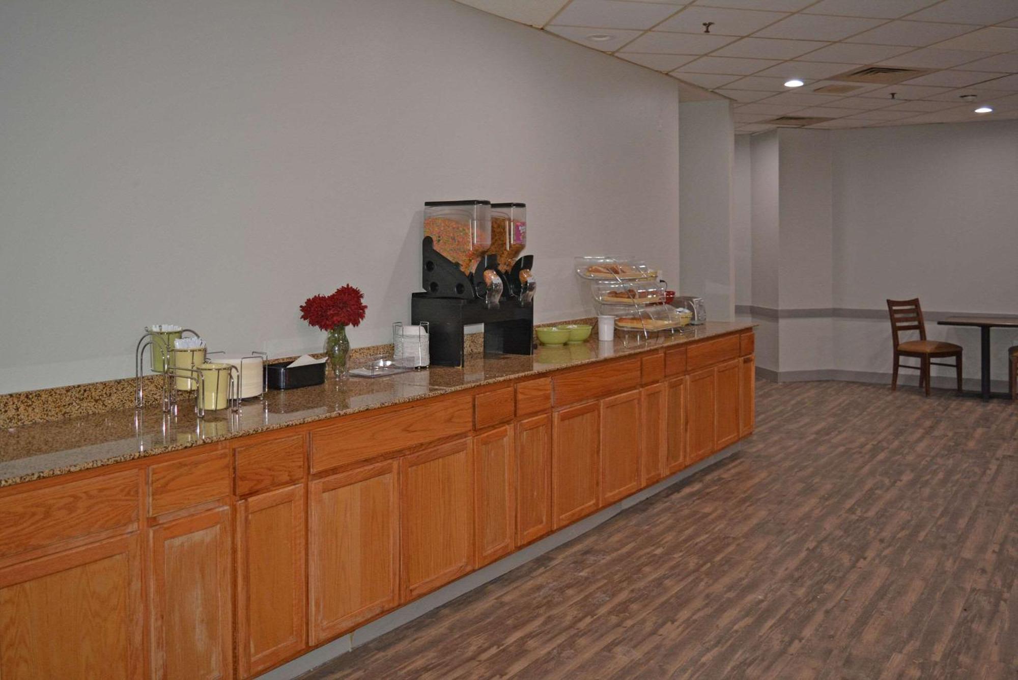 Quality & - Carrier Circle Hotel East Syracuse