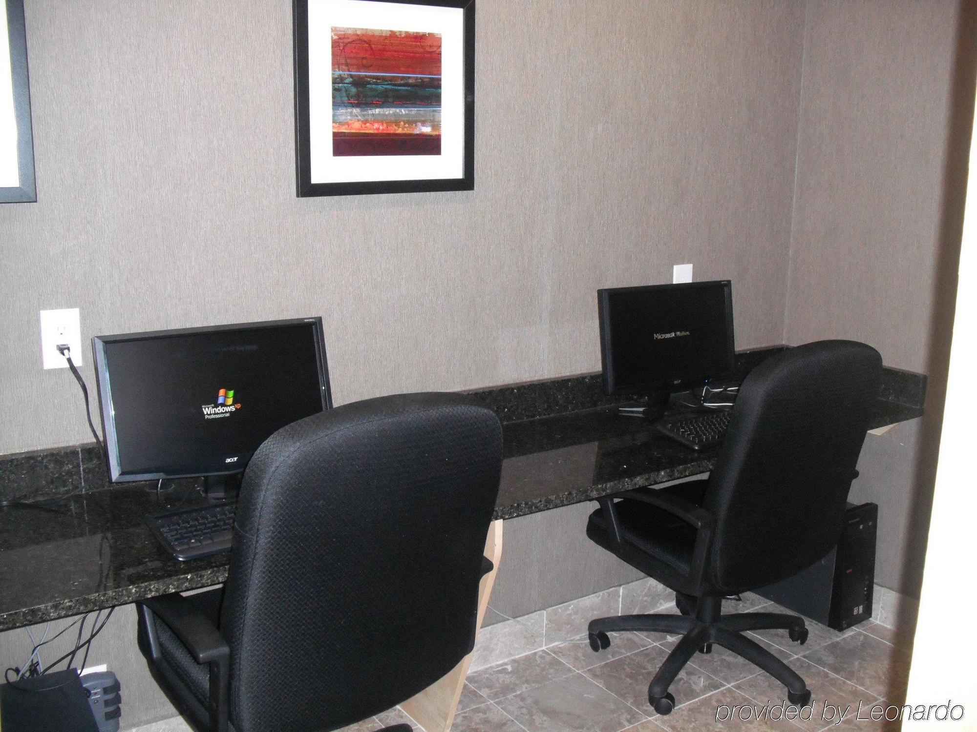 Quality & - Carrier Circle 3* East Syracuse
